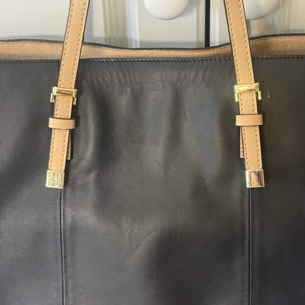 Elegant Black Tote Bag - Picture 3 of 12